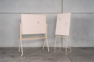 CURVUS - Pizarra movil curva con ruedas para espacios colaborativos